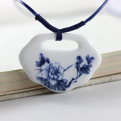 Women's Ceramic Fashion Necklace – Elegant Style
