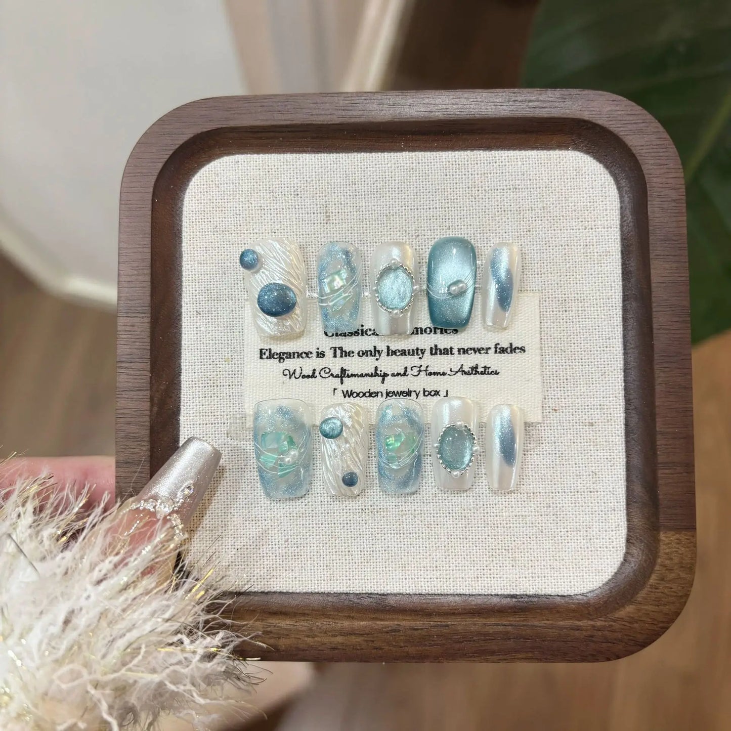 10pcs/set Handmade Press-On Nails - Blue Glossy Fish & Bubbles Design Short Oval Fake Nails with Cat Eye Effect False Nails