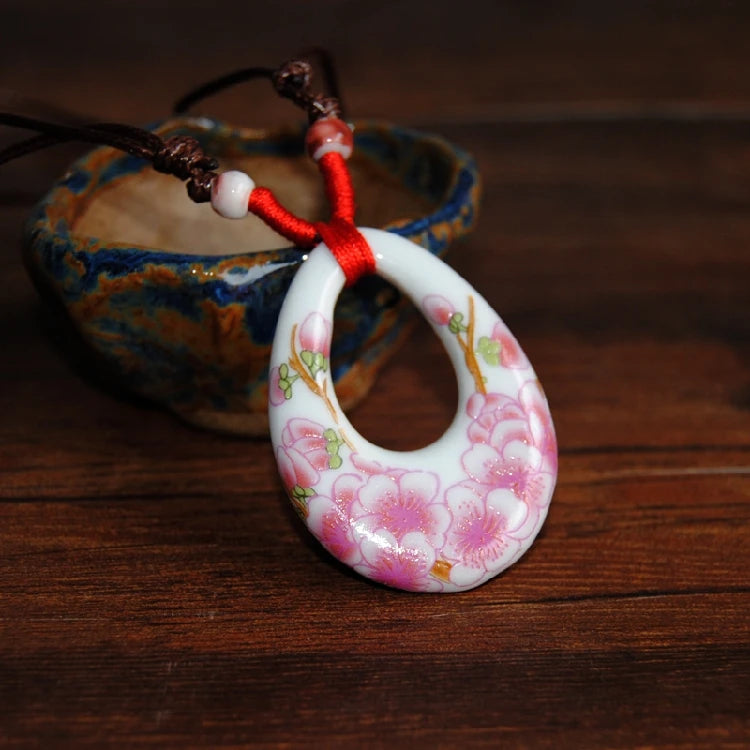 Women's Ceramic Fashion Necklace – Elegant Style