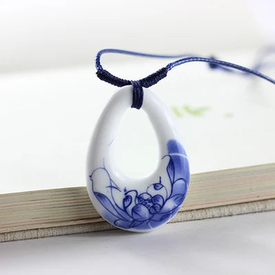 Women's Ceramic Fashion Necklace – Elegant Style