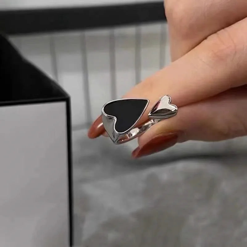 New Trendy Two-color Black Heart Rings