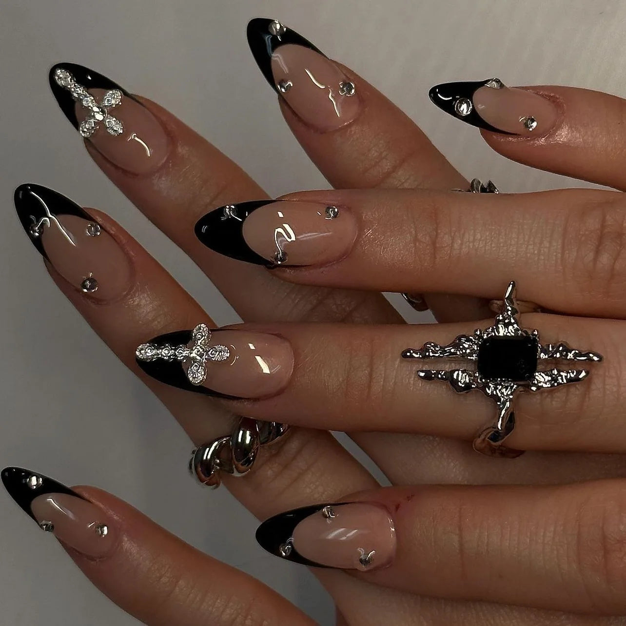 24Pcs Dark Press on Fake Nails with Black Glitter