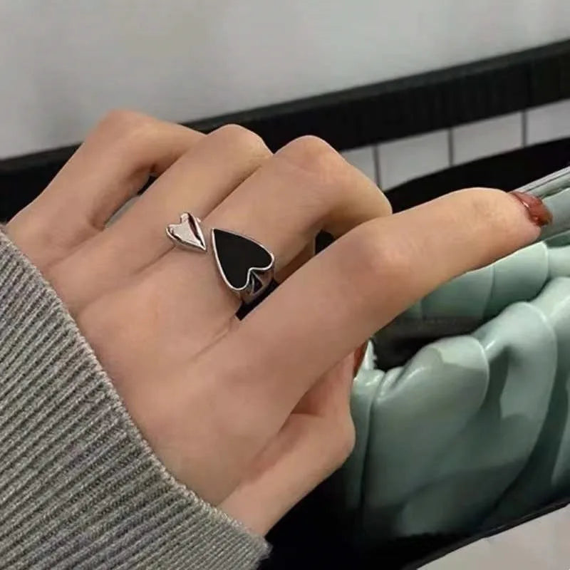 New Trendy Two-color Black Heart Rings