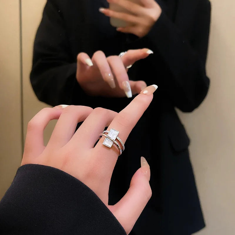 New Trendy Two-color Black Heart Rings