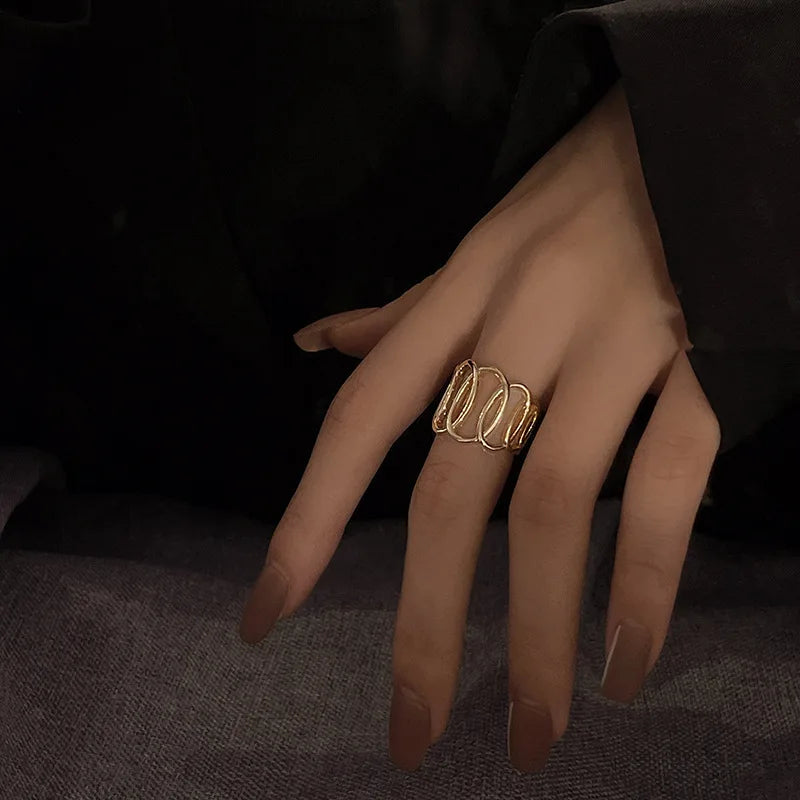 New Trendy Two-color Black Heart Rings