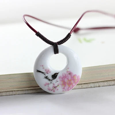 Women's Ceramic Fashion Necklace – Elegant Style