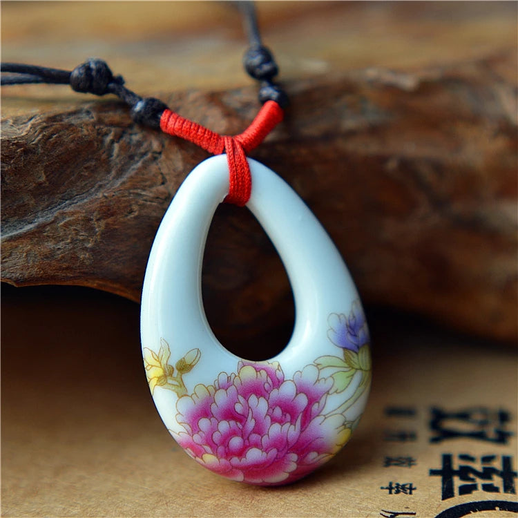 Women's Ceramic Fashion Necklace – Elegant Style