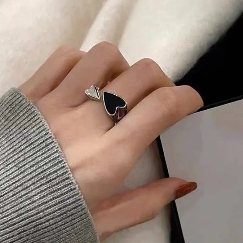 New Trendy Two-color Black Heart Rings