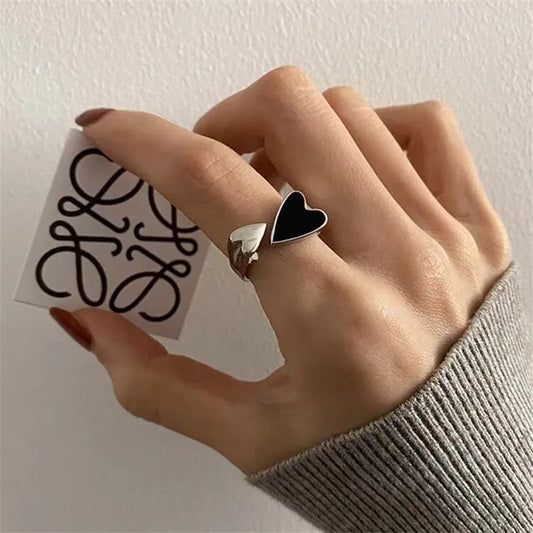 New Trendy Two-color Black Heart Rings
