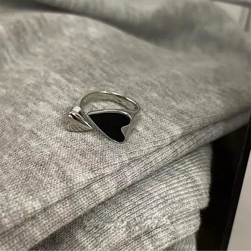 New Trendy Two-color Black Heart Rings